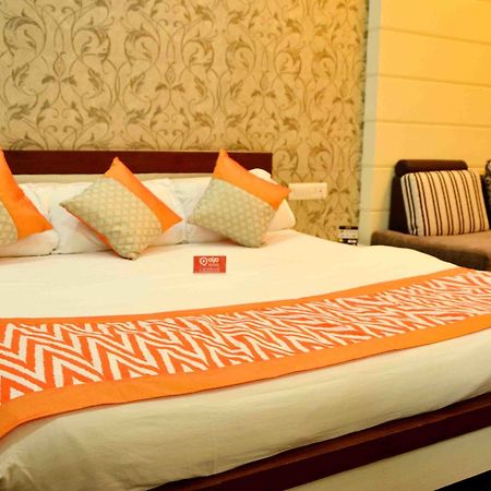 Oyo 742 Hotel Kings Park Indaur Kültér fotó