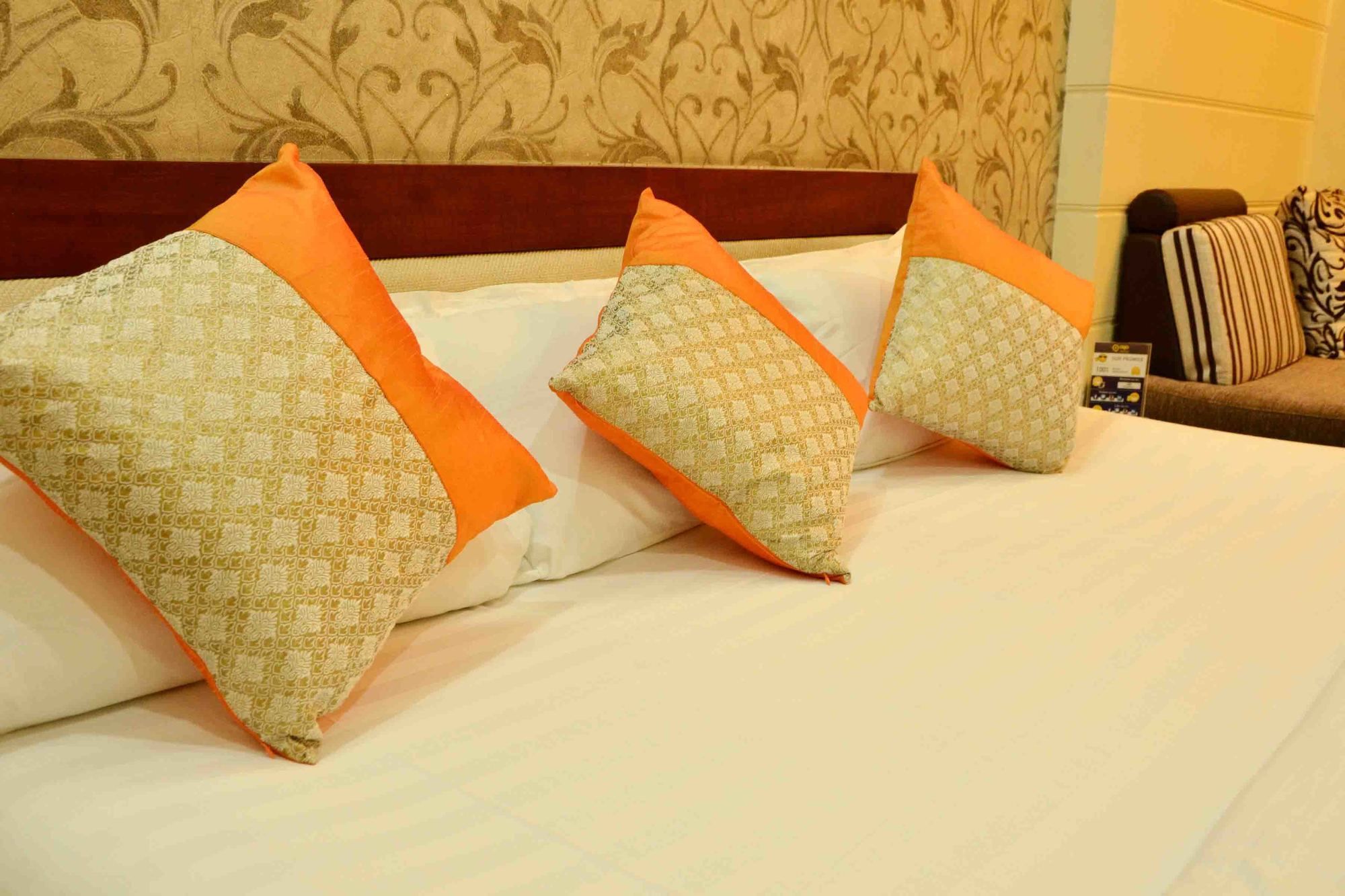 Oyo 742 Hotel Kings Park Indaur Kültér fotó