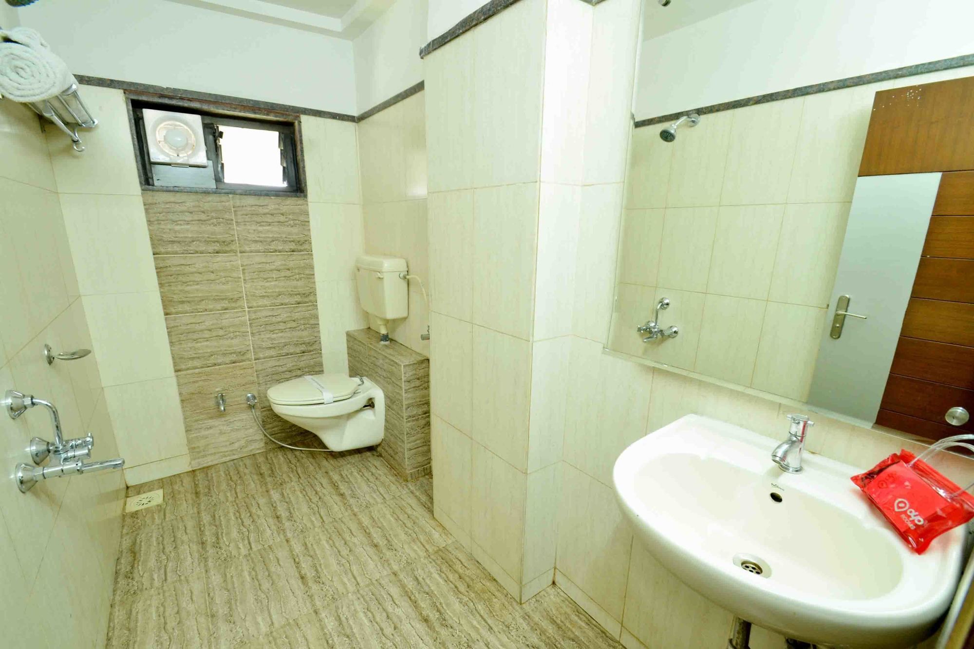 Oyo 742 Hotel Kings Park Indaur Kültér fotó